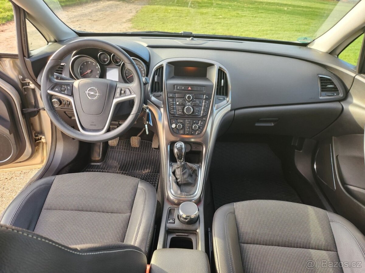 Opel Astra 1.4 16V - 12