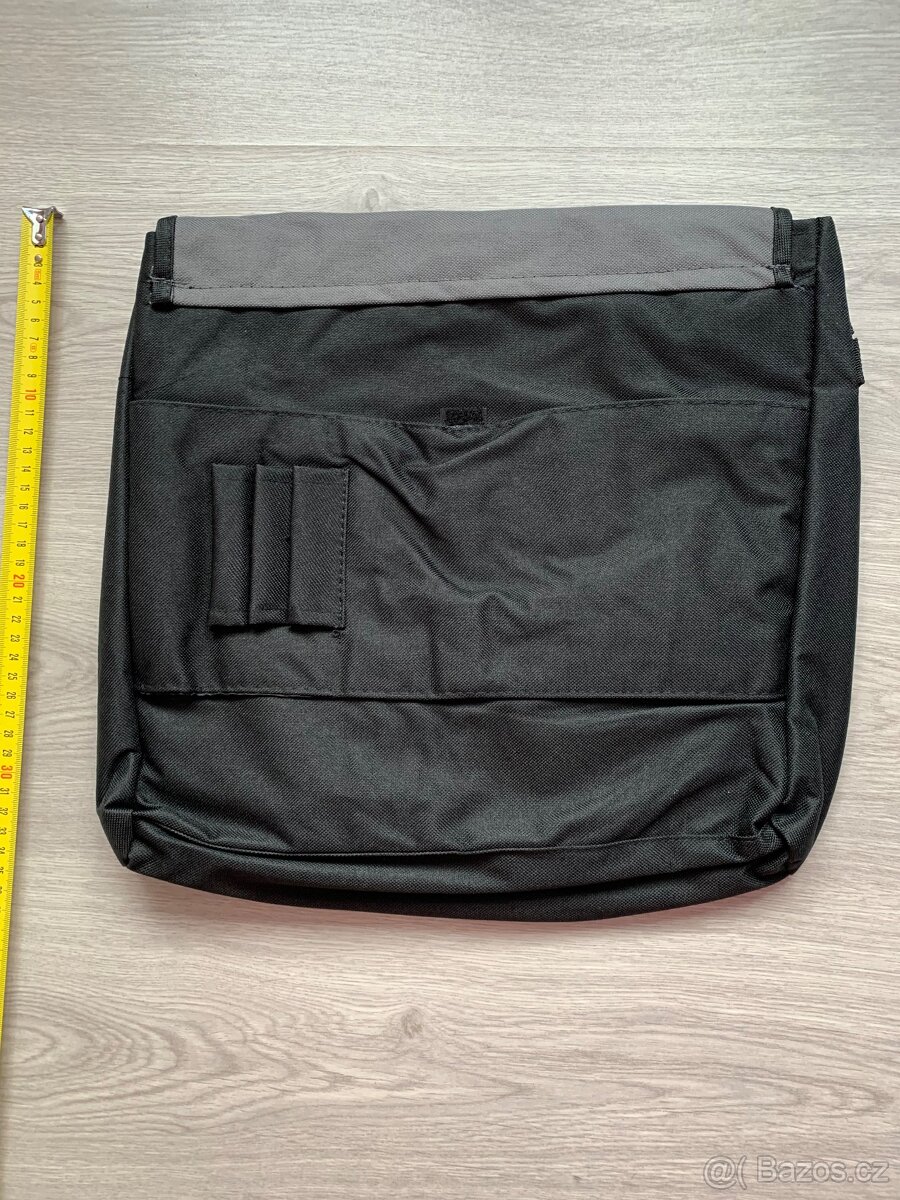 Nový černý batoh s bílým - 12