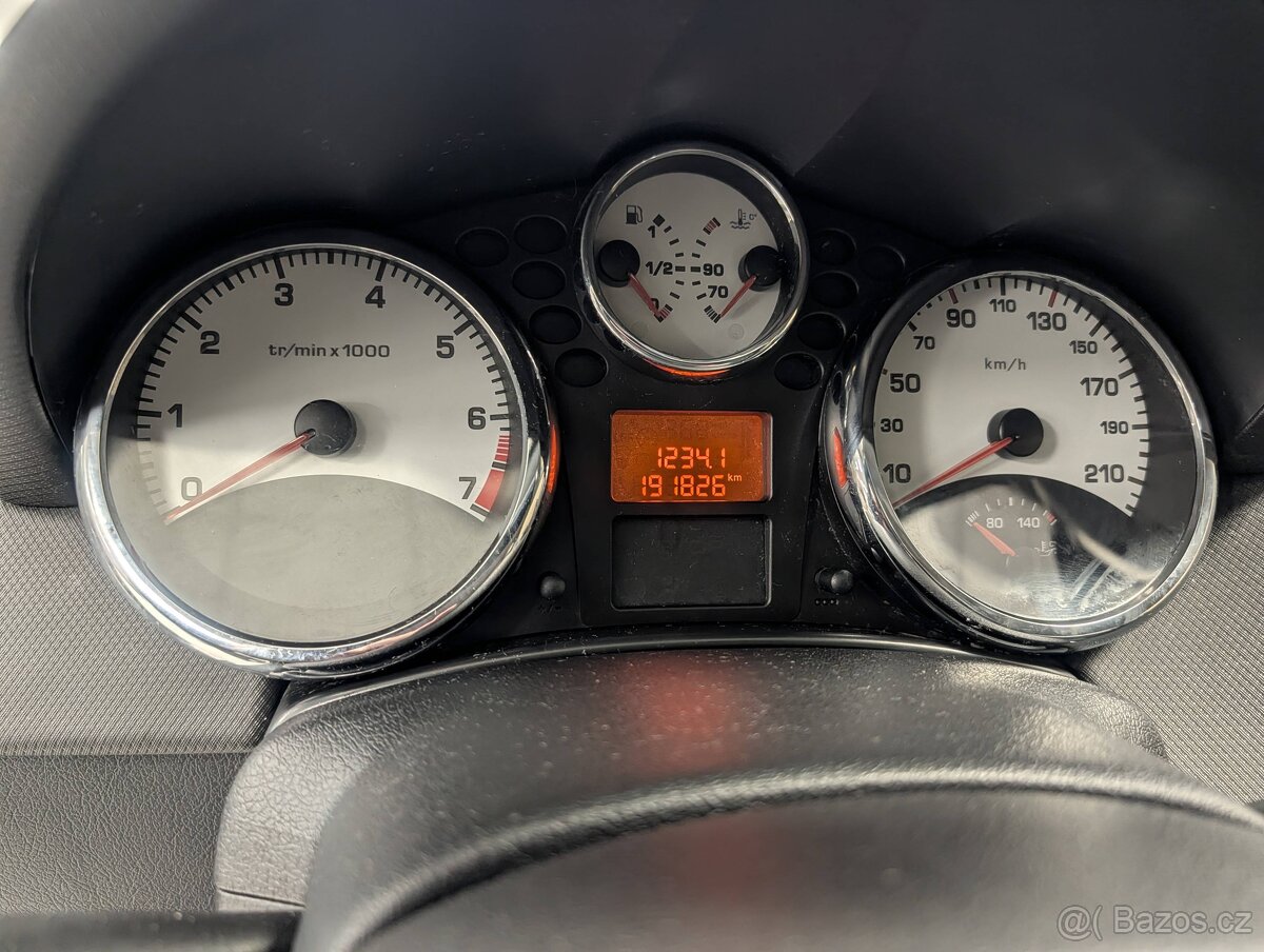 Peugeot 207 1,4 i - 12