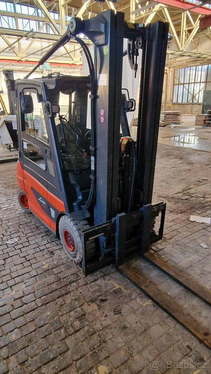 Linde E30, vysokozdvižný vozík VZV - 12