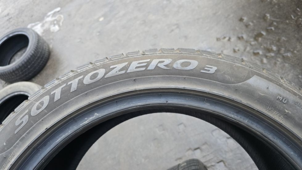 Zimní pneu 245/45/19 Pirelli - 12