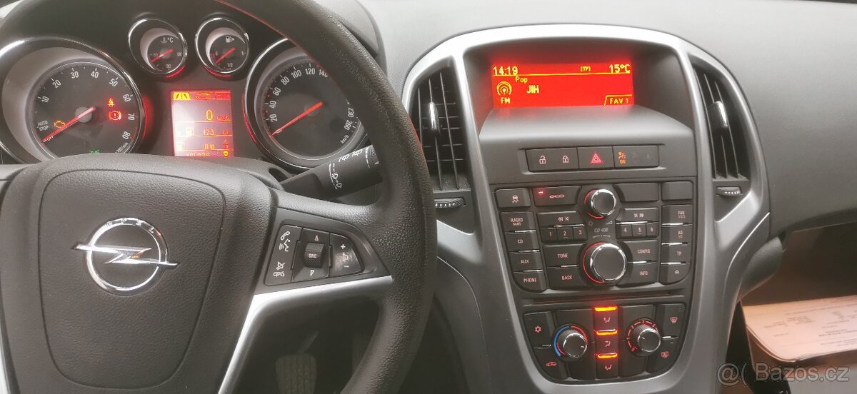 Prodám Opel Astra j sports tourer 1.4 88kw rv. 2013 - 12