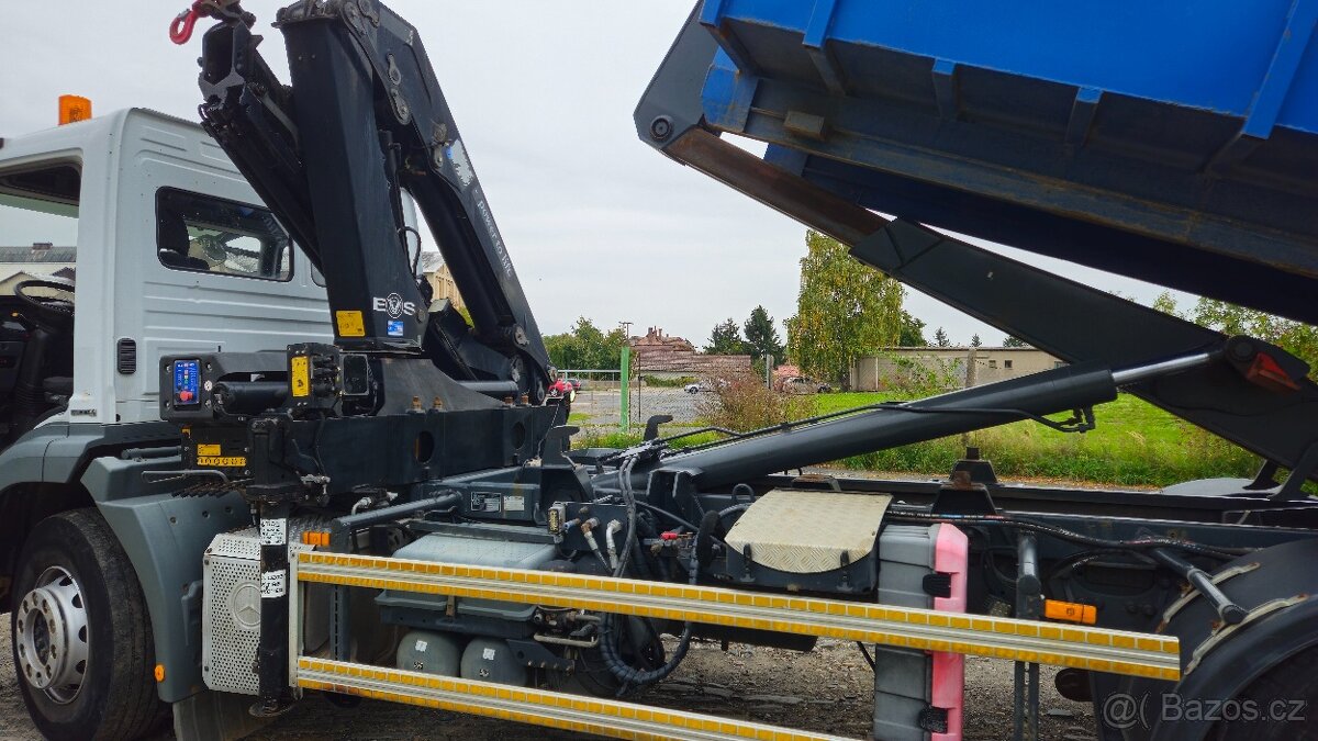 Hákový nosič kontejnerů s hyd. rukou Mercedes AXOR - 12