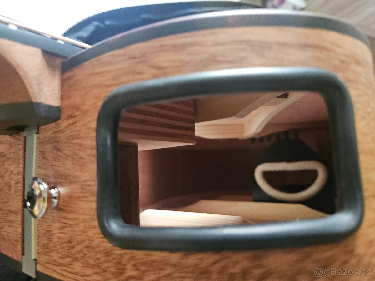 Nová celomasivní cestovní elektroakustická kytara FURCH - 12