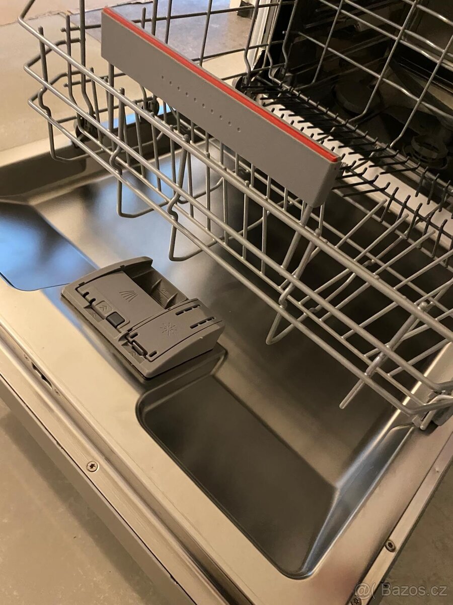 MYČKA NA NÁDOBÍ - 12