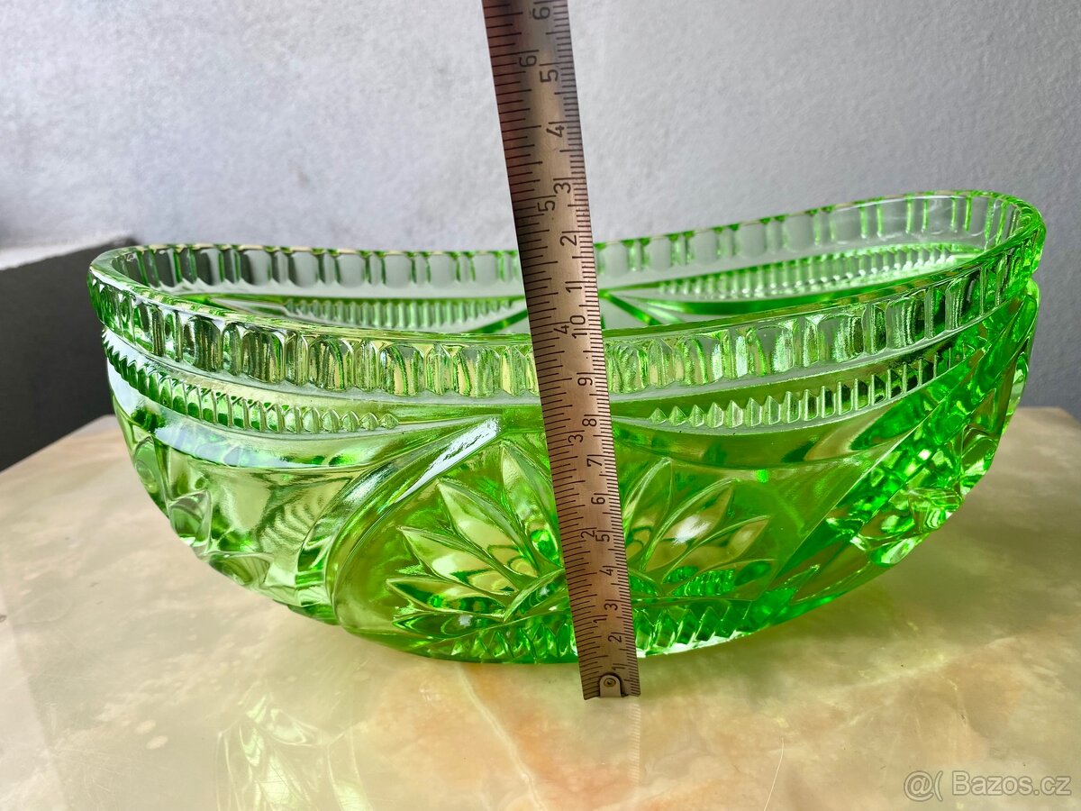 Zelená Skleněná Mísa Na Stůl - 12