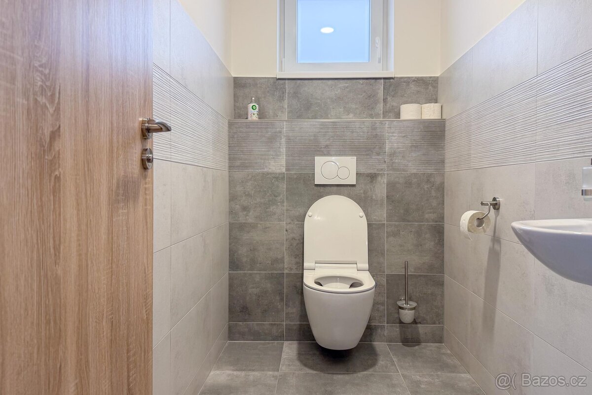 Prodej rodinného domu 7+1, Pohořelice - 12