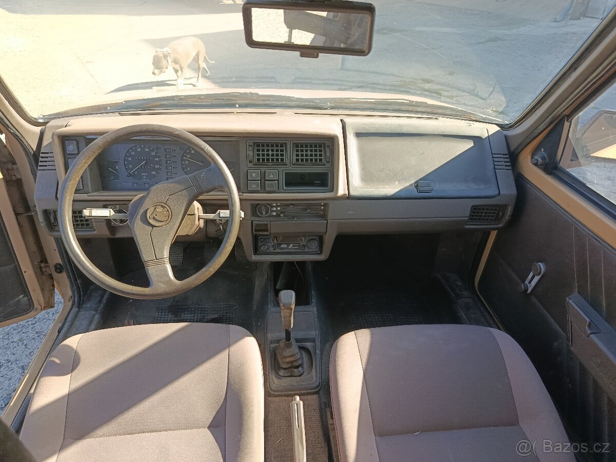 Škoda Favorit r. v. 1990 + druhý skelet auta zdarma - 12