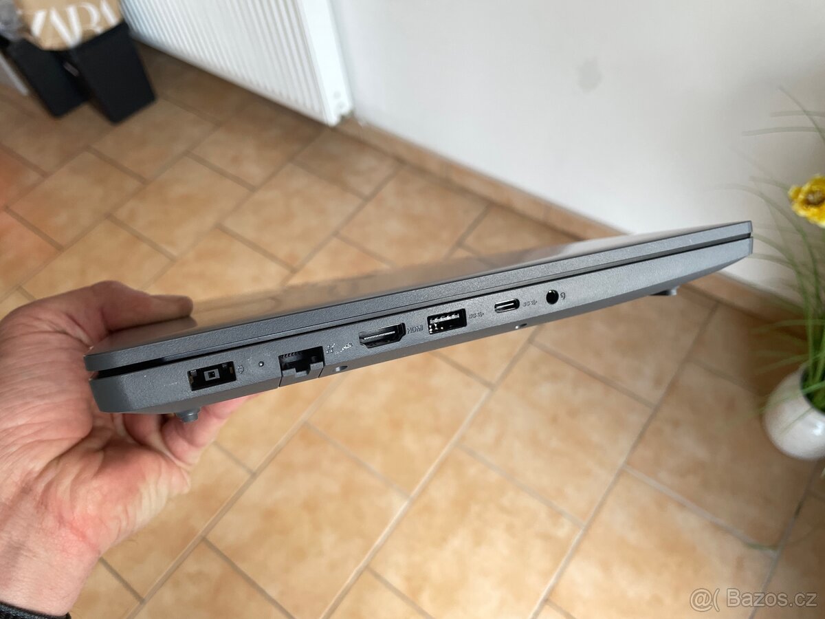 Herní notebook LOQ 15IAX9E - 12