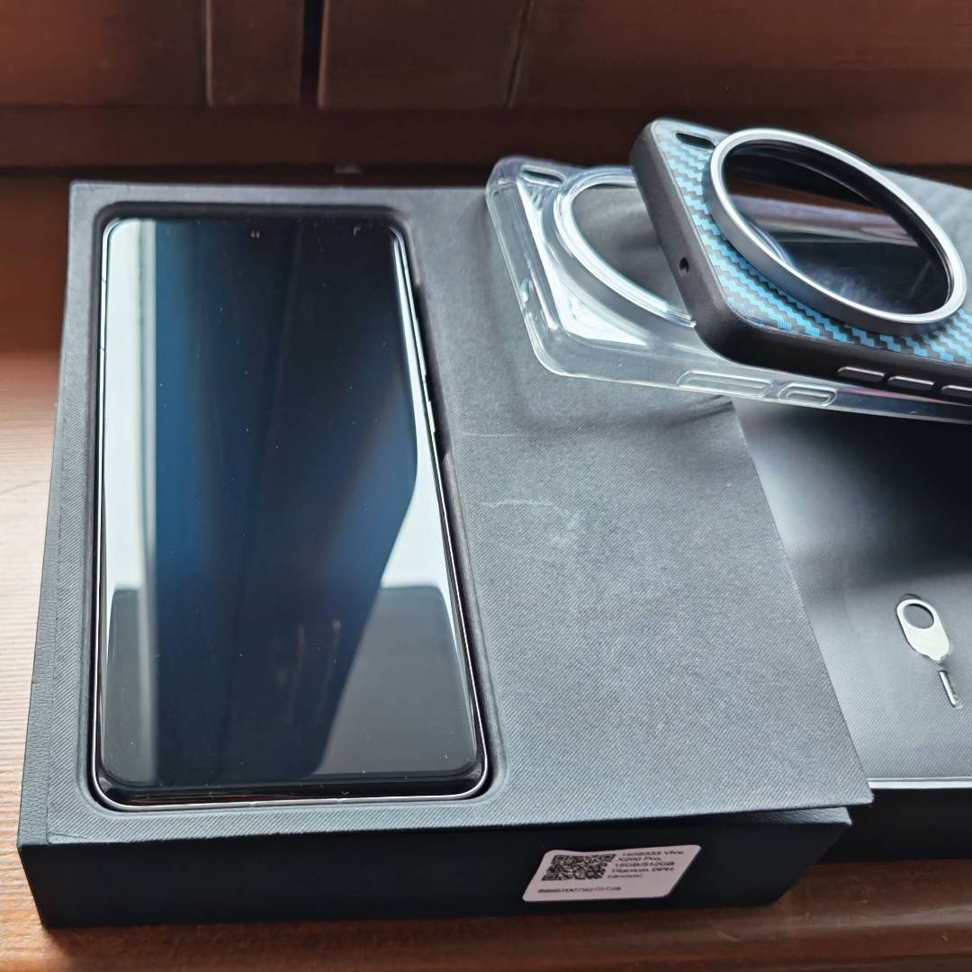 Zánovní VIVO X200 PRO 5G 16 /512 GB TITANIUM - 12