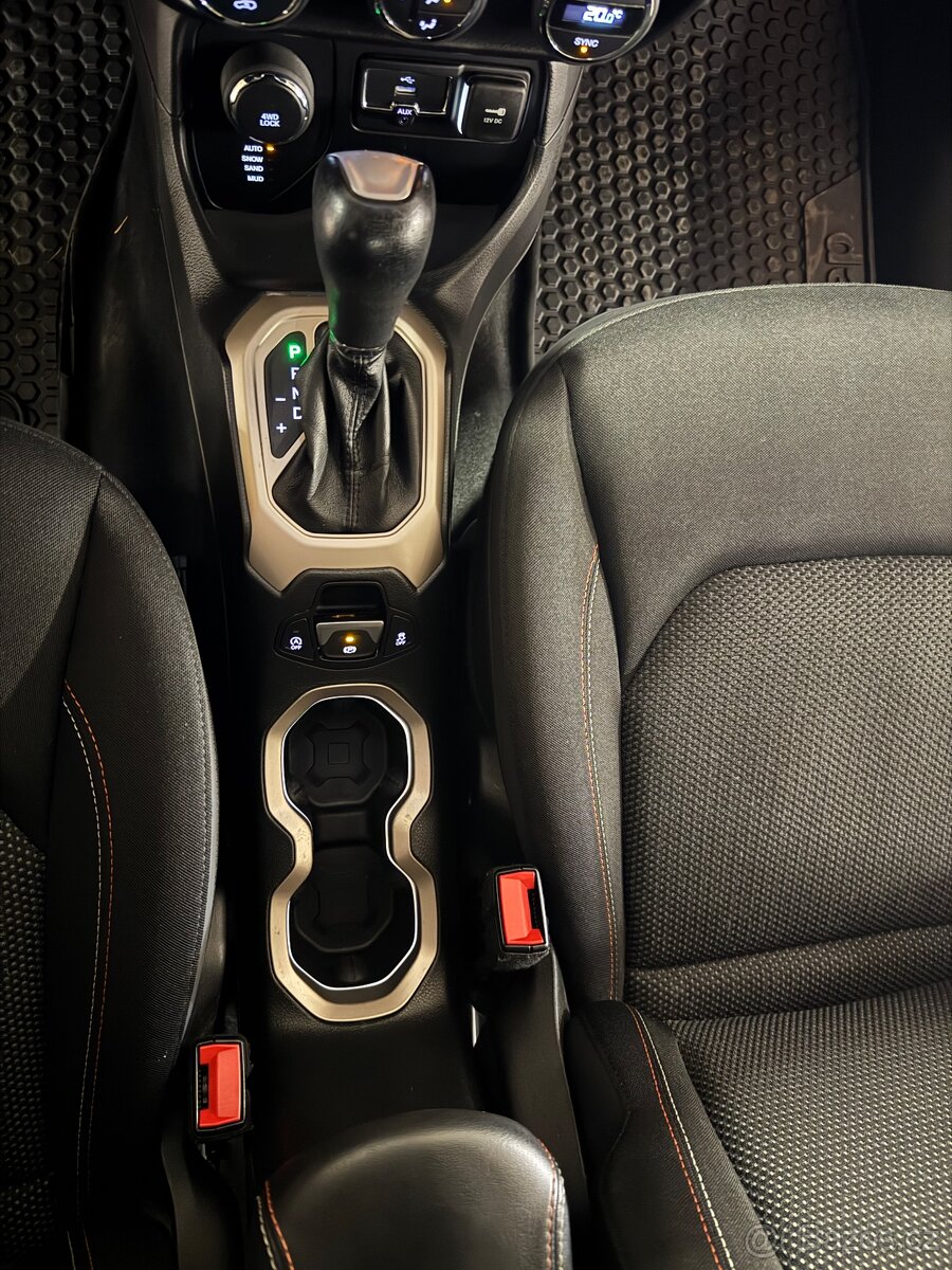 Jeep Renegade Limited 1.4 Turbo 4x4 - 12