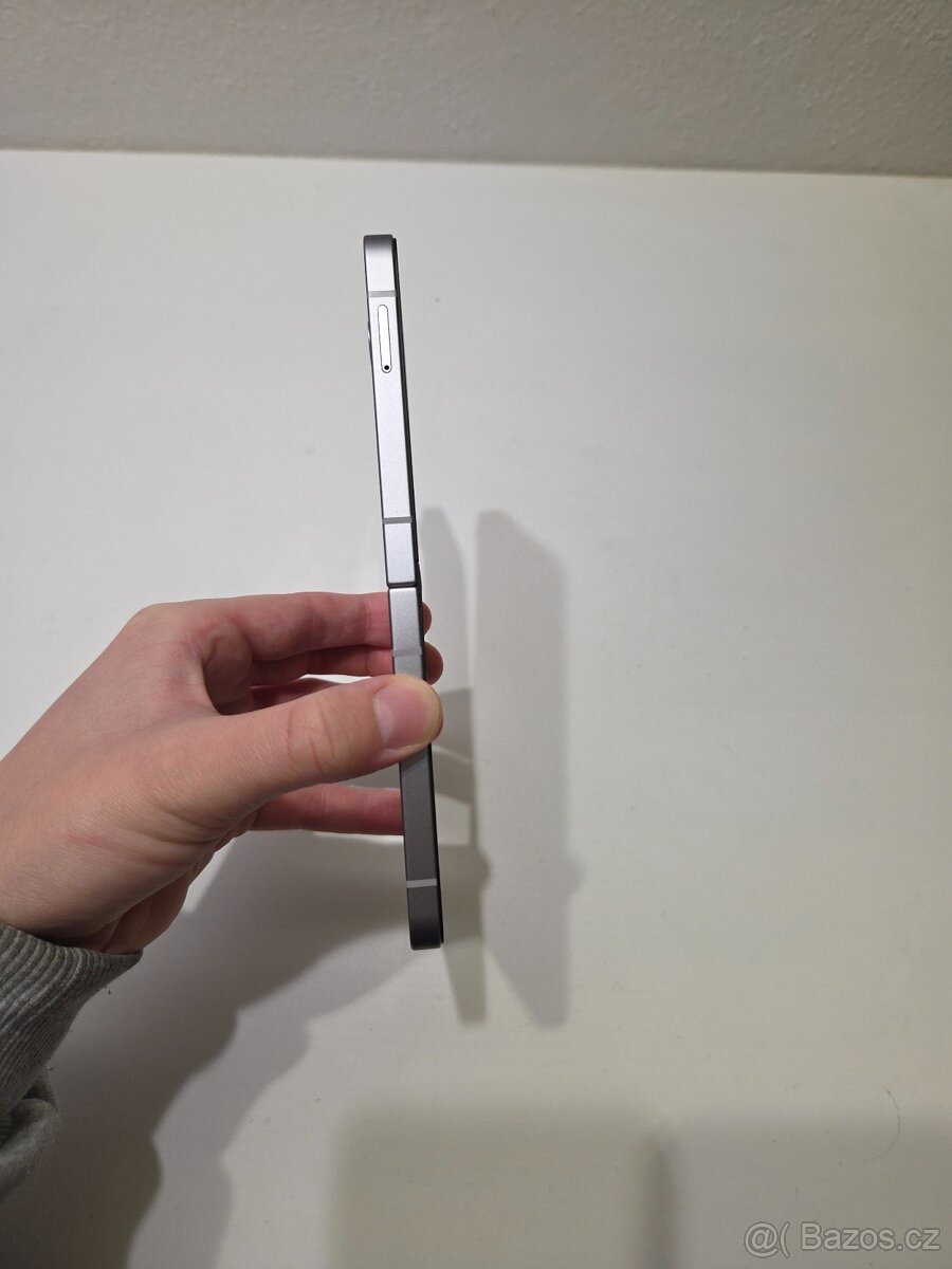 Samsung Galaxy Z Flip 6 12/256 GB - 12