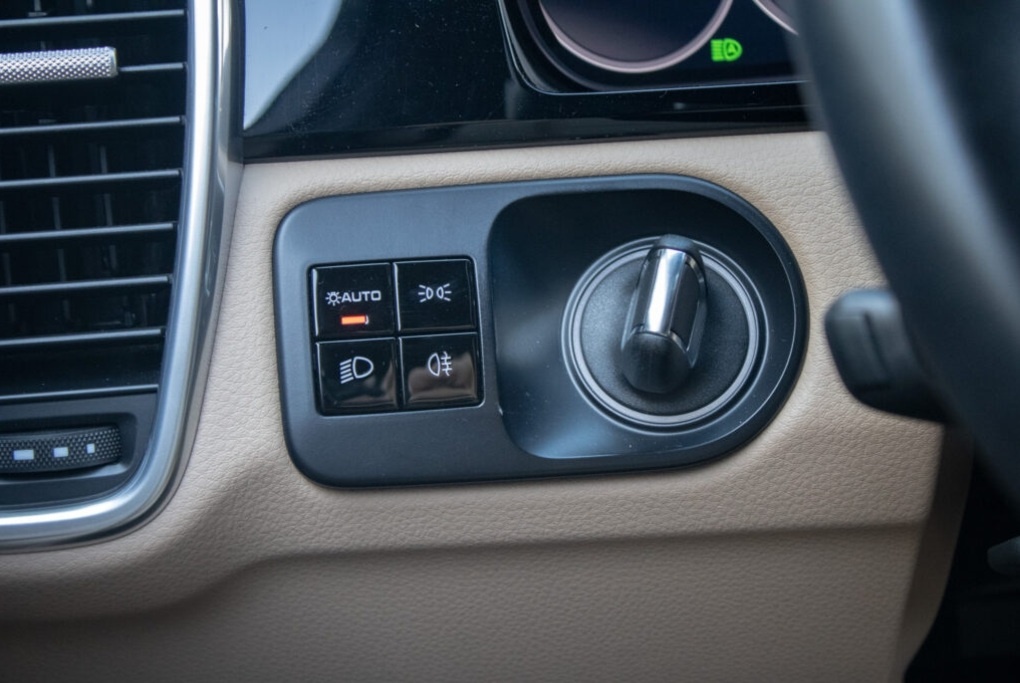 Porsche Cayenne 4x4 AT/8 - 12