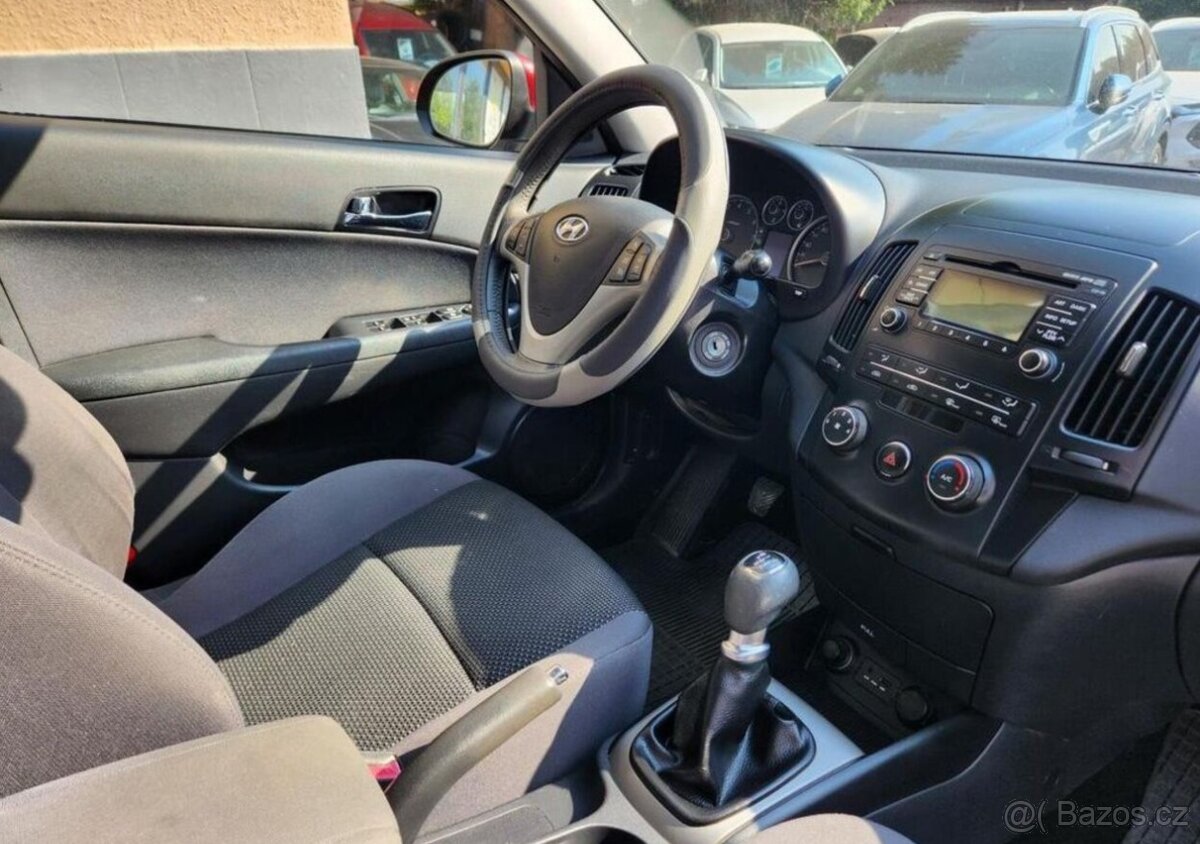 Hyundai i30 1.4-TEMPOMAT-KLIMA-ISOFIX - 12