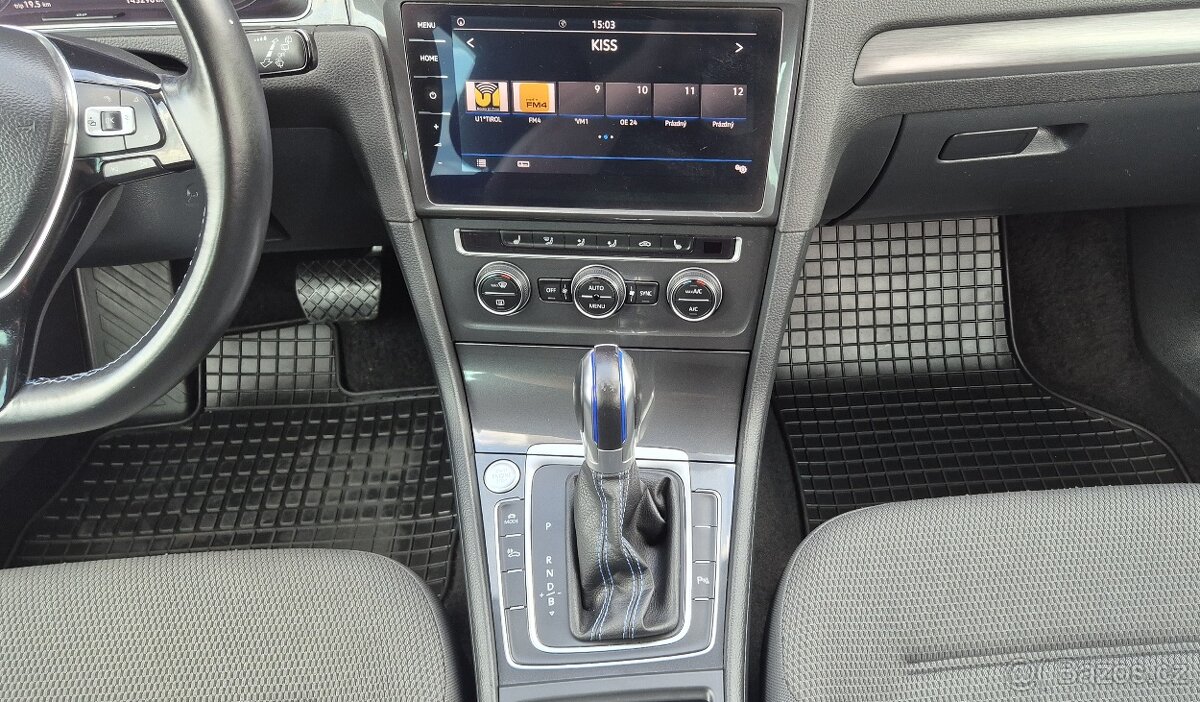 Volkswagen Golf VII e-Golf 1.majitel servisní kniha DPH - 12