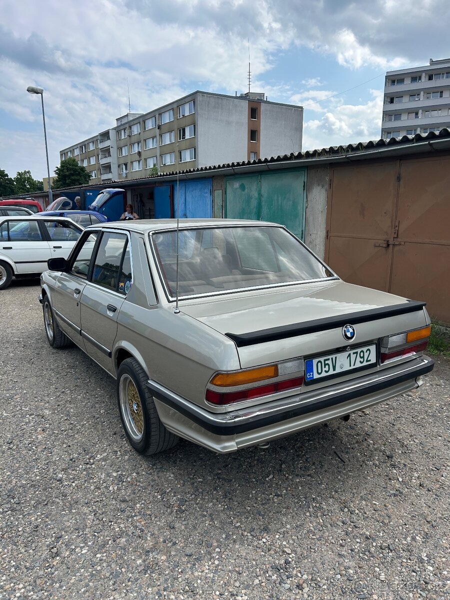 Bmw E28 525E - 12