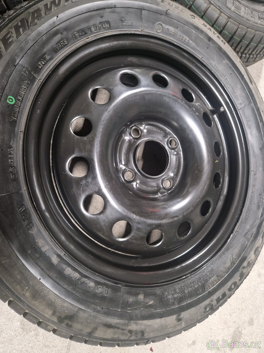 Rezervy Ford - nepoužité - 2x R15 a 1x R14 - 12