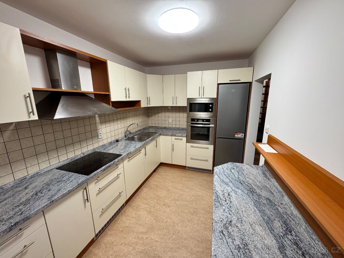 Pronájem rod. domu Kladeruby - 12