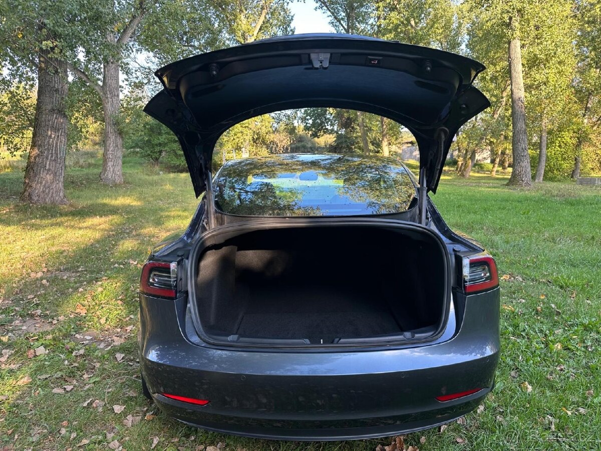 Tesla model 3 Long Range Záruka DPH Kupovaná v CZ r.v.2020 - 12