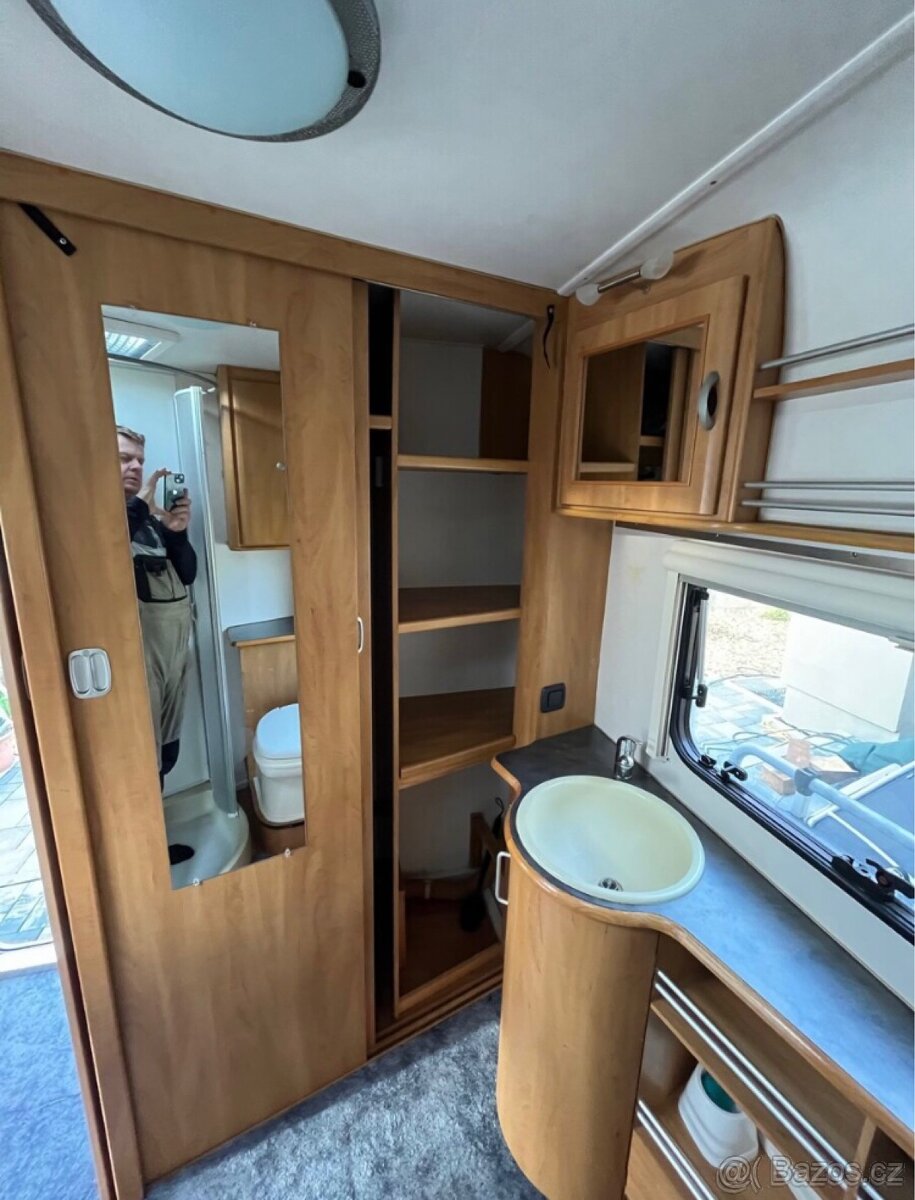 Karavan Hymer Eriba Nova 470A, velká koupelna,prostorný - 12