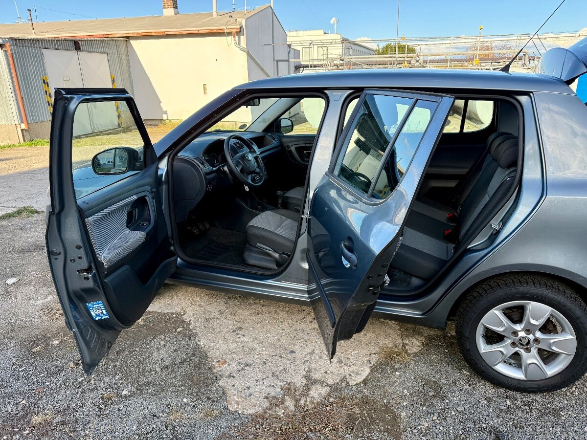 Škoda Fabia 2 Facelift 1,2 TSI Šedá metalíza 2012 - 12