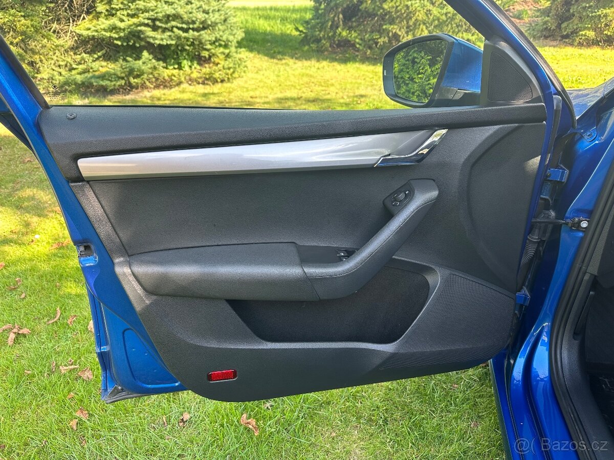 Škoda Octavia 3 1.6 tdi, kombi, málo najeto - 12