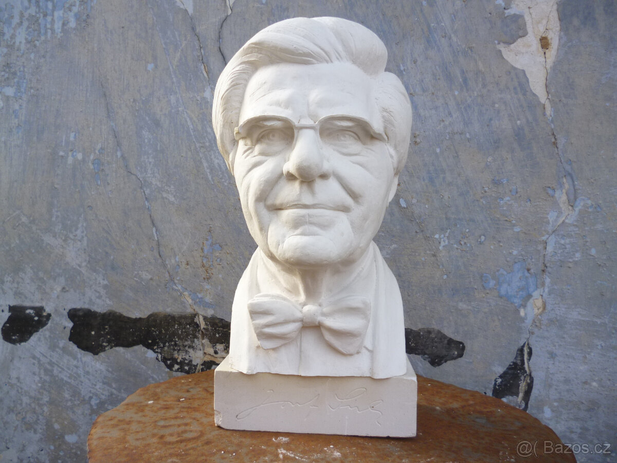 Sochařská busta houslisty Josefa Suka - 12