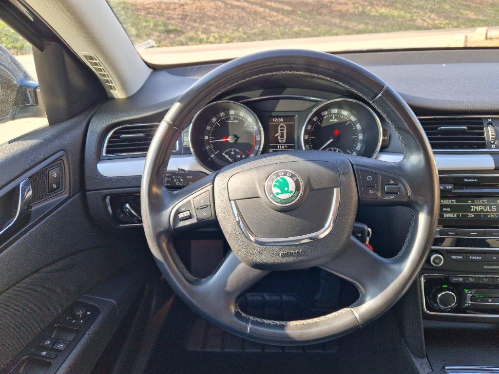 Škoda Superb 2 1,6 TDI, 77 KW xenony - 12