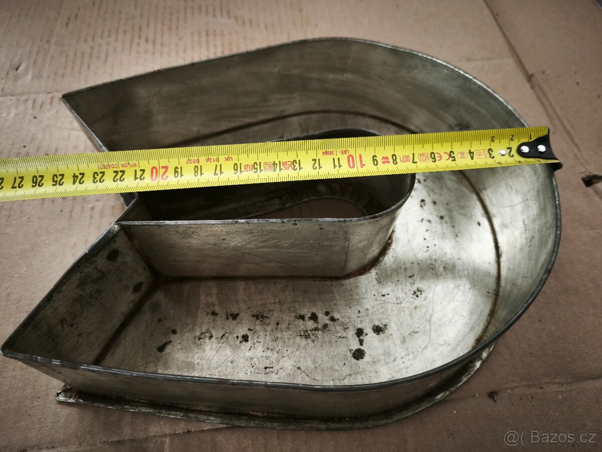 Starožitná forma ve tvaru podkovy - 12
