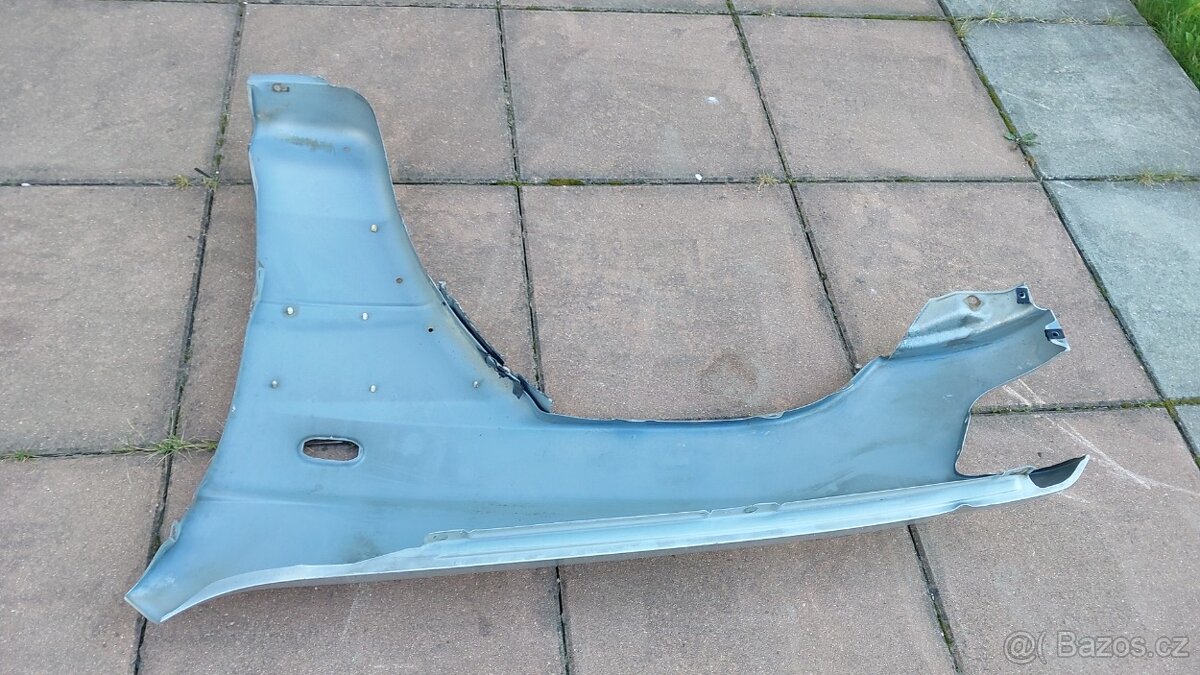 Mitsubishi Pajero Exceed – Blatník pravý přední - 12