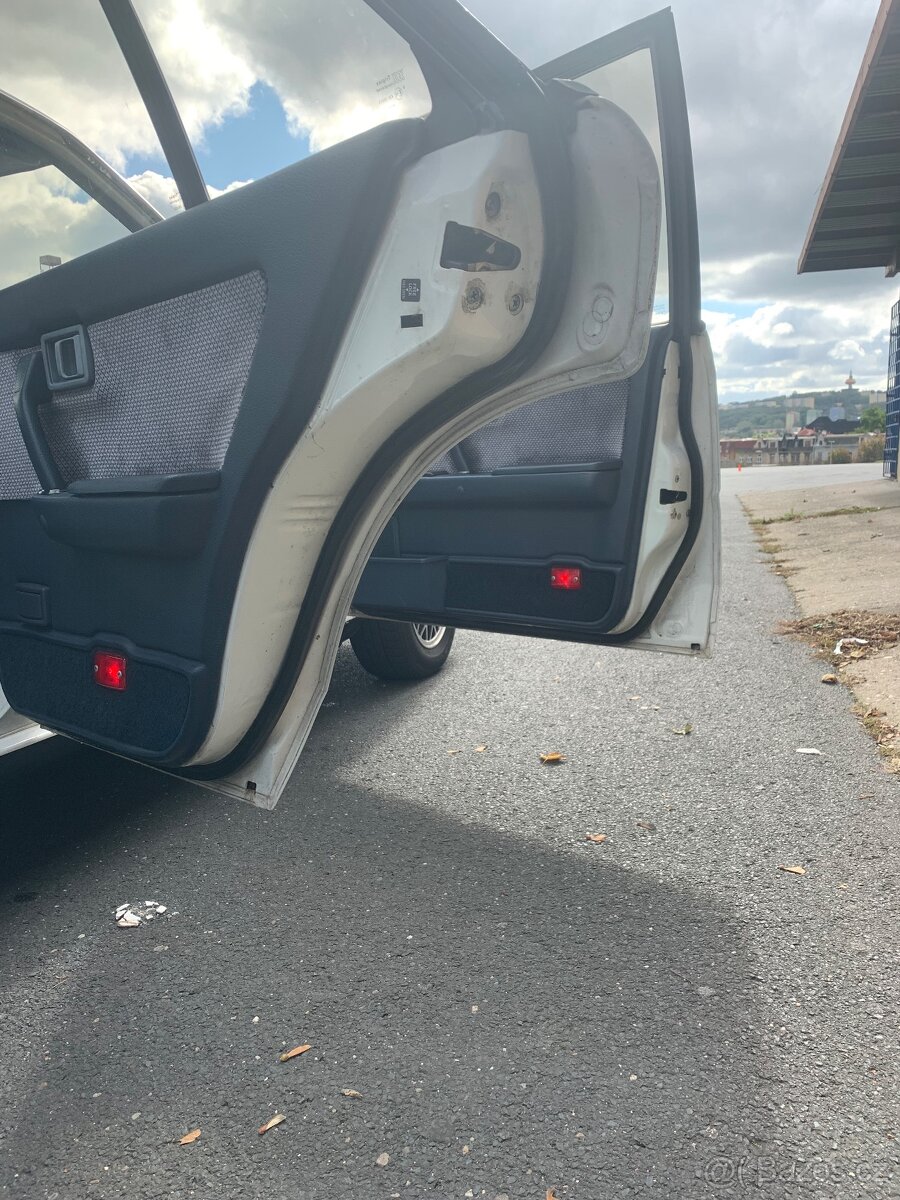 Prodám Nissan Bluebird , 1990 , veterán. - 12