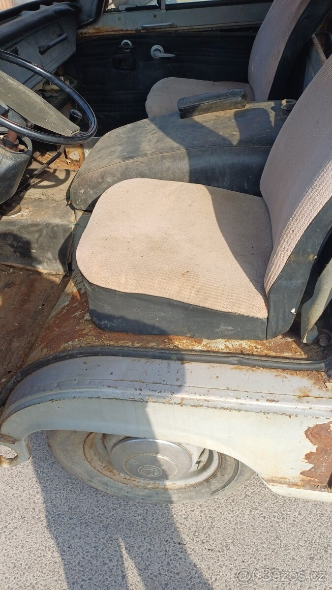 Škoda 1203 zo šiltom - 12