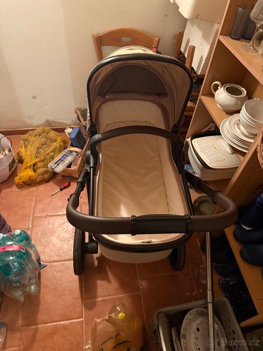 Kočárek Deryan - 12