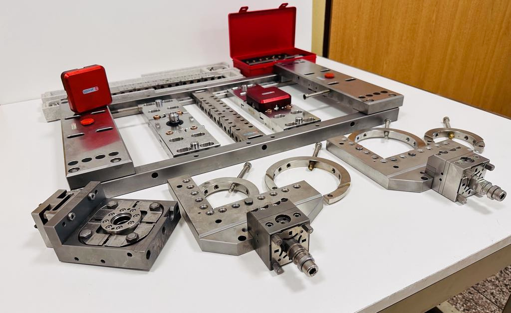 Drátová řezačka AGIE CHARMILLES CUT 2000 S + příslušenství - 12