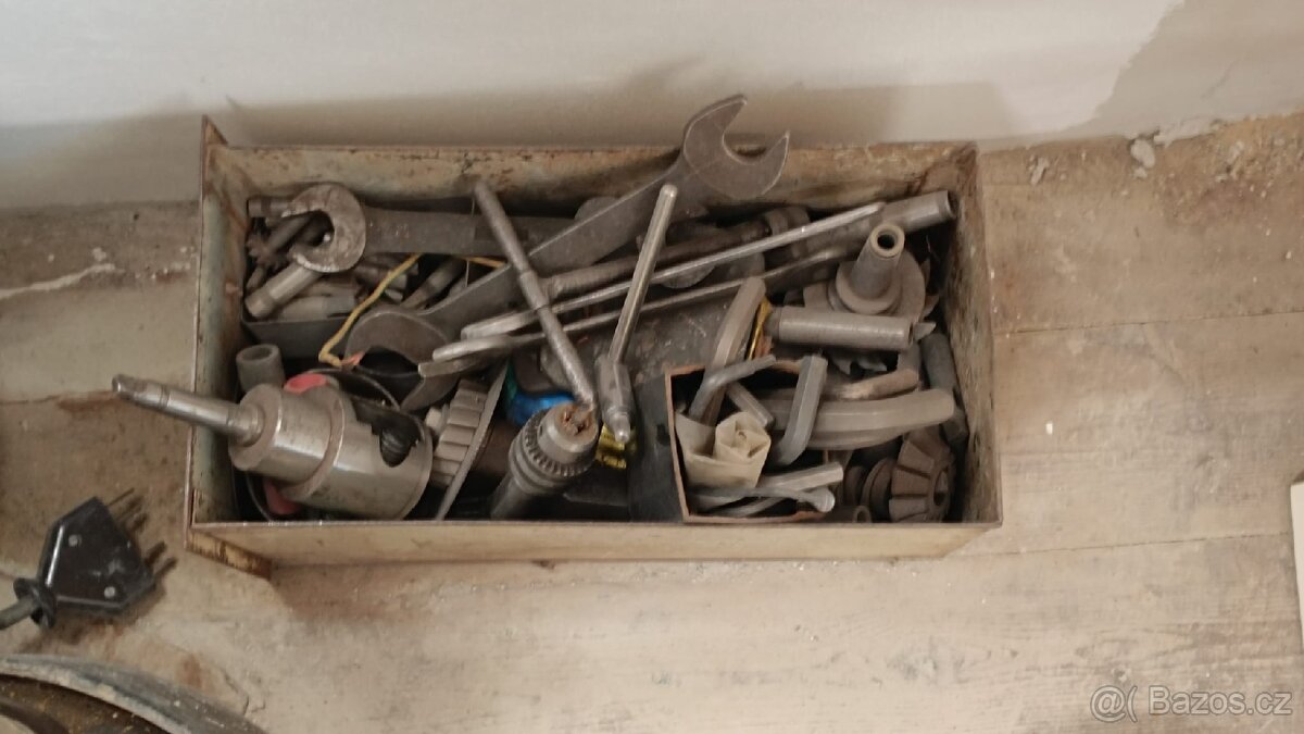 Historický soustruh kombinovaný s frézou. - 12