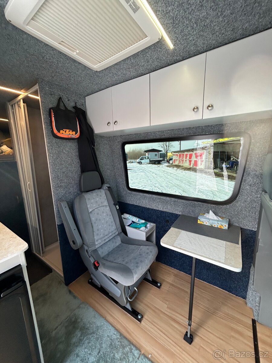 Obytná dodávka VW Crafter 2,5 tdi - 12