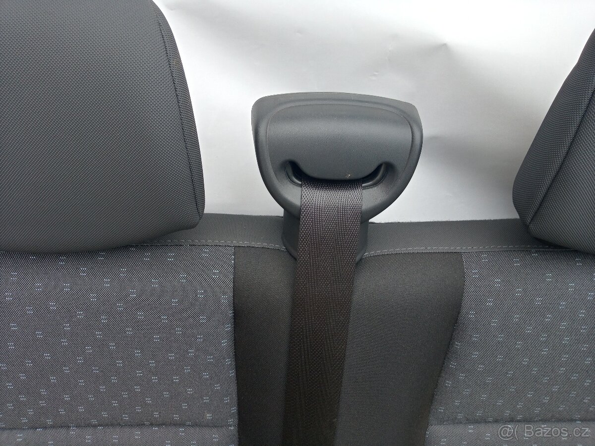 PRODÁM TROJSEDAČKU S INTEGROVANÝMI PÁSY RENAULT MASTER 2019 - 12