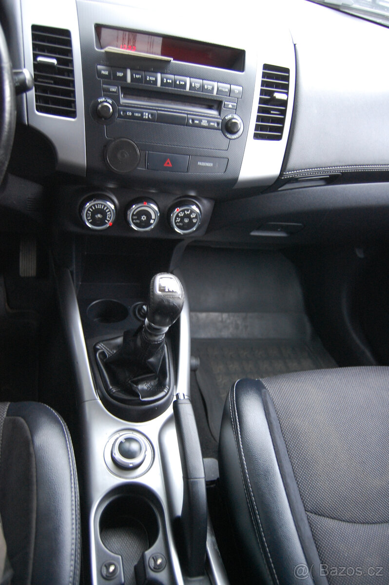 Mitsubishi Outlander - 12