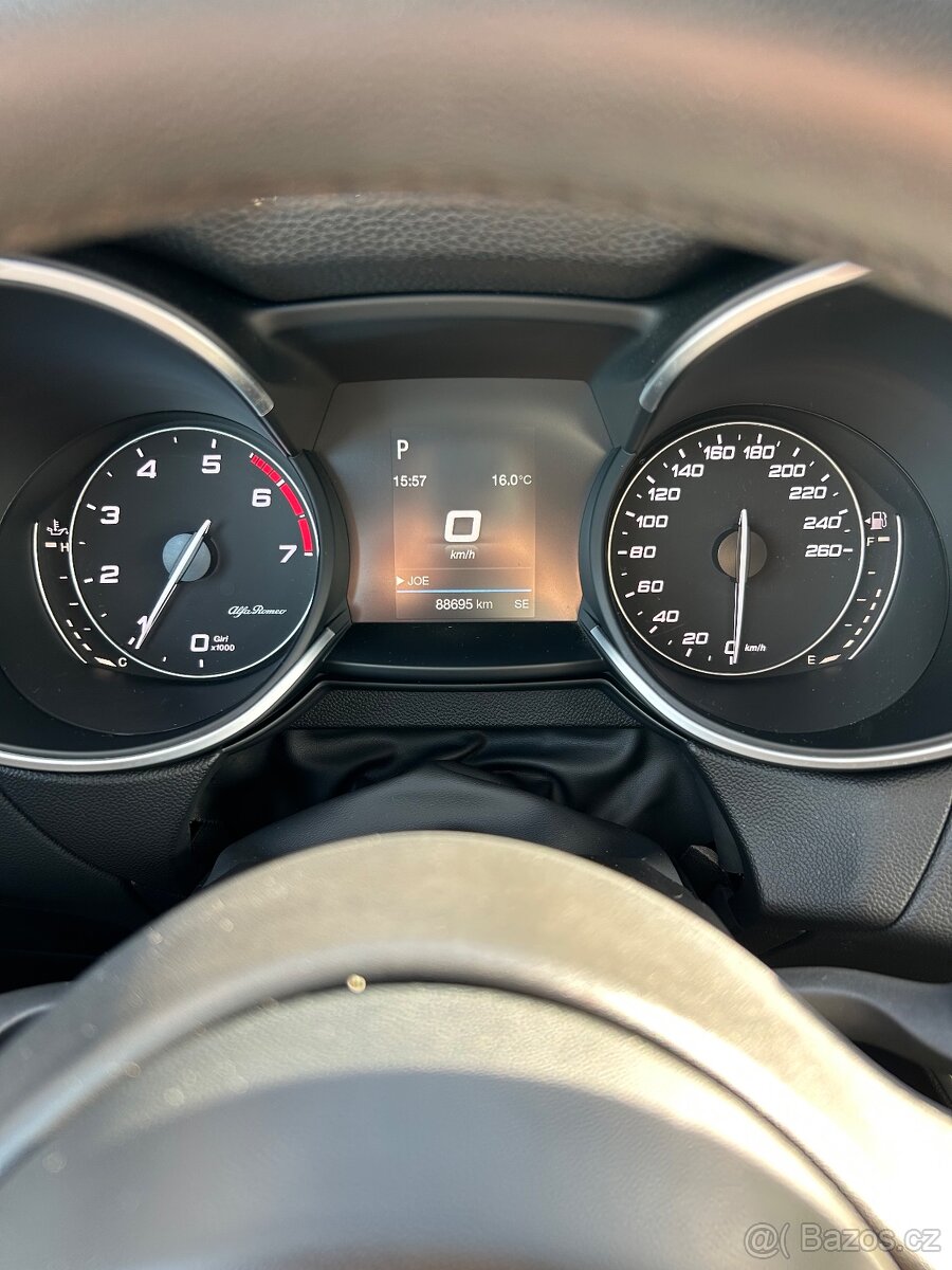 Alfa Romeo Stelvio - 12