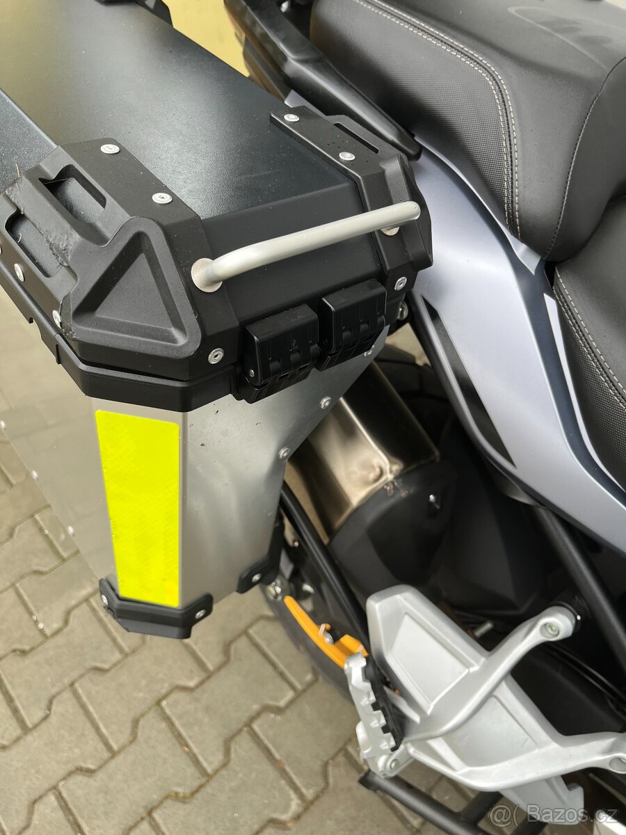 QJ motor SRT 700X - 12