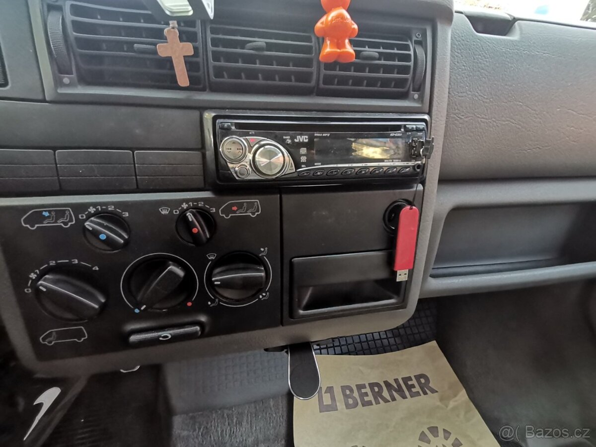 Volkswagen Multivan 1.9TD 50kw AllStar 7 míst T4 - 12