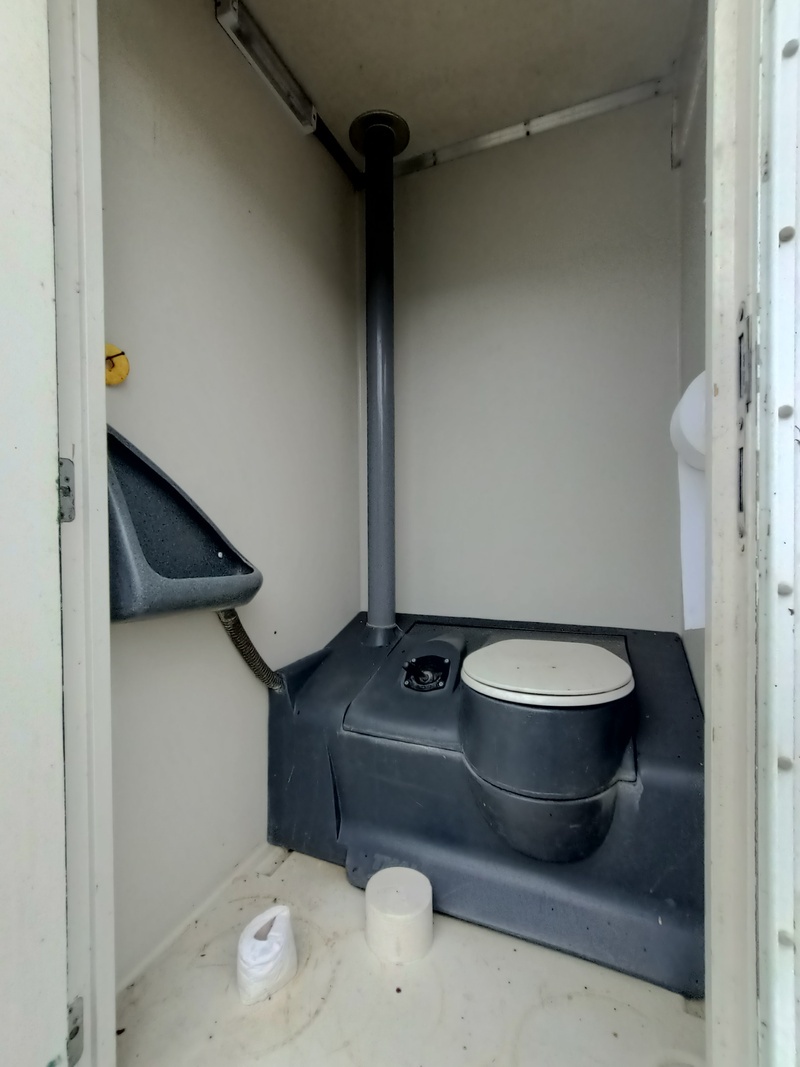 pojizdná stavební buňka s wc - 12