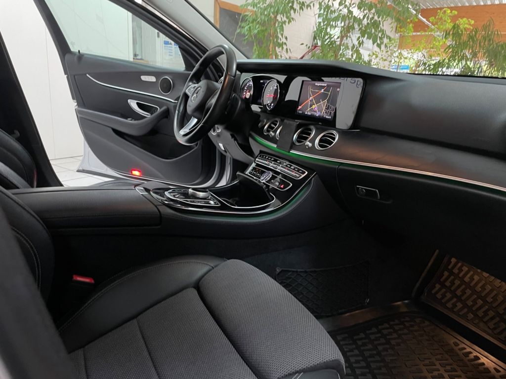Mercedes-Benz E 220d T 143 kW, r.v. 2018, automat 9G - 12