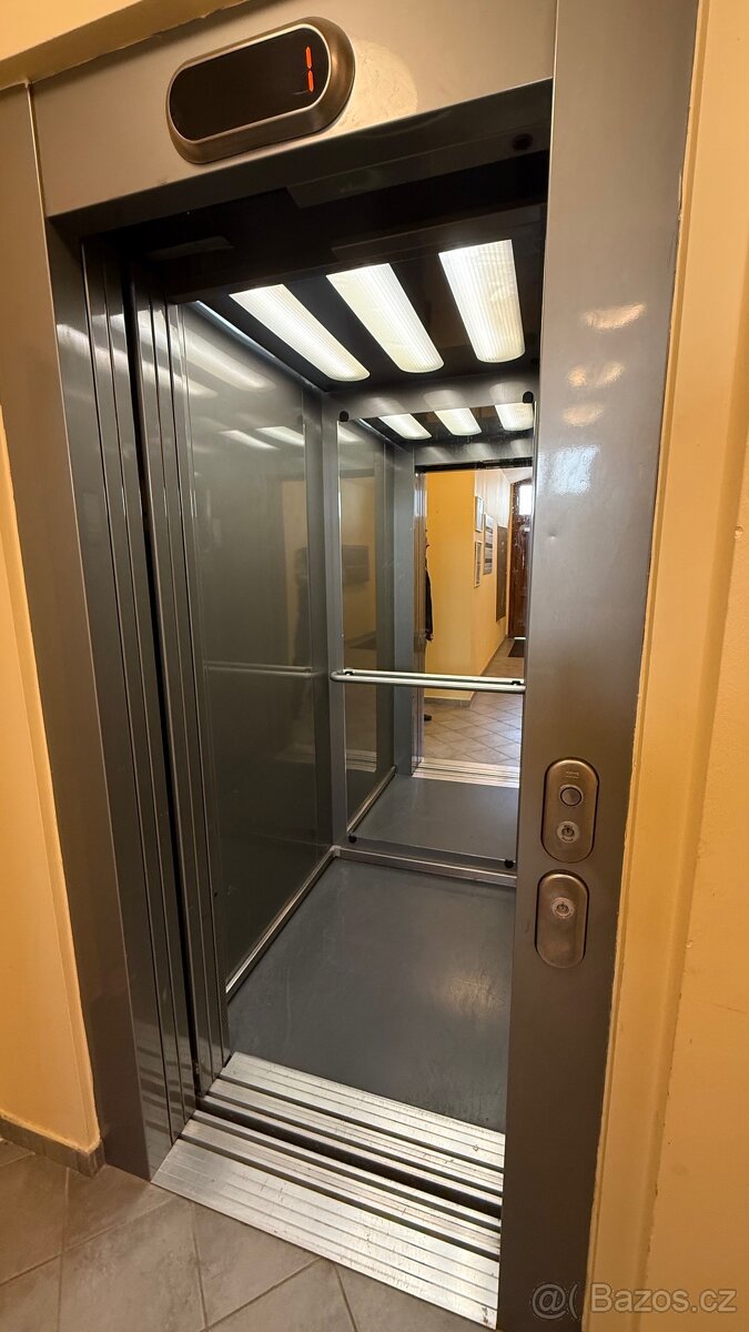 Trofejní nemovitost v centru Hradce Králové - 12