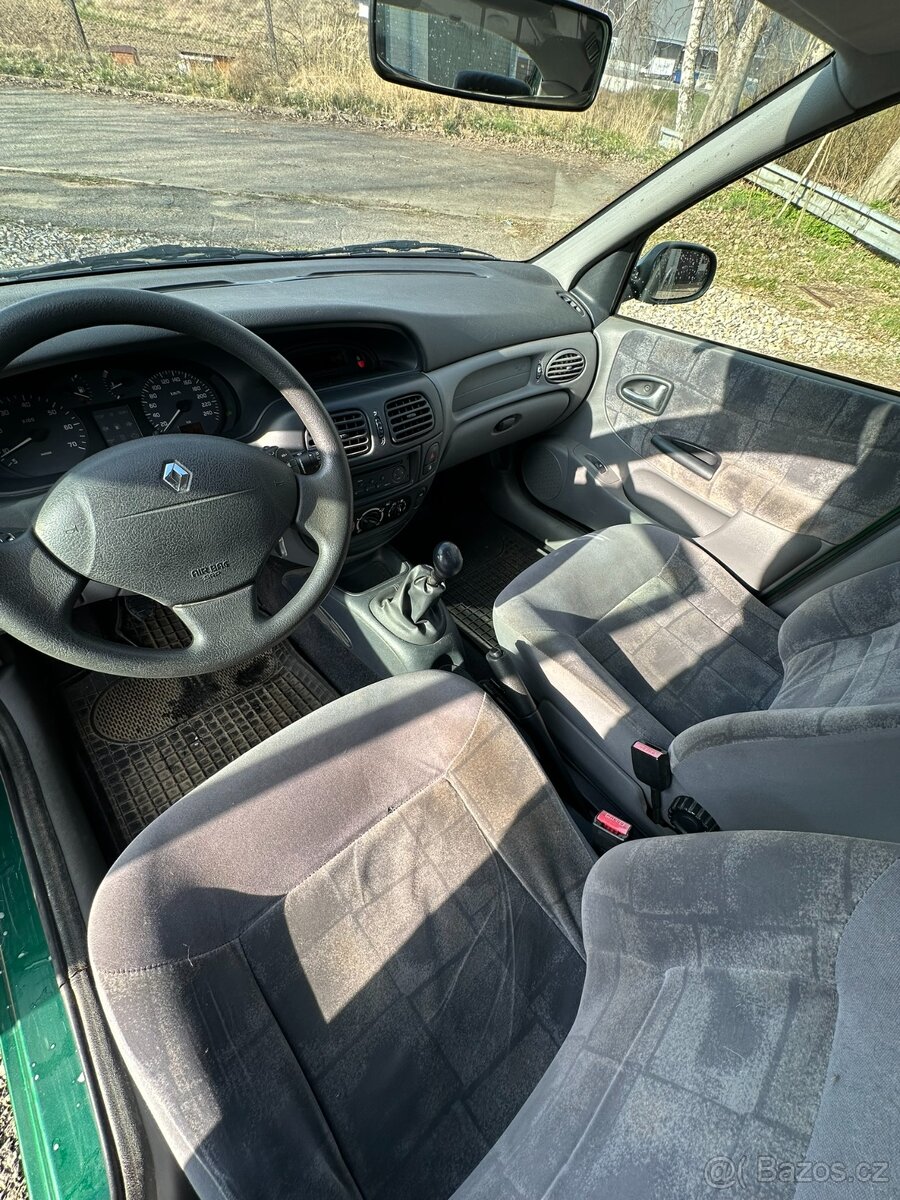 RENAULT MEGANE 1.9 DCI - 12