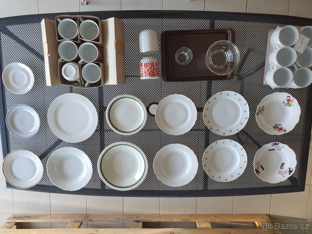 Talíře, hrnky, misky, skleničky - 12