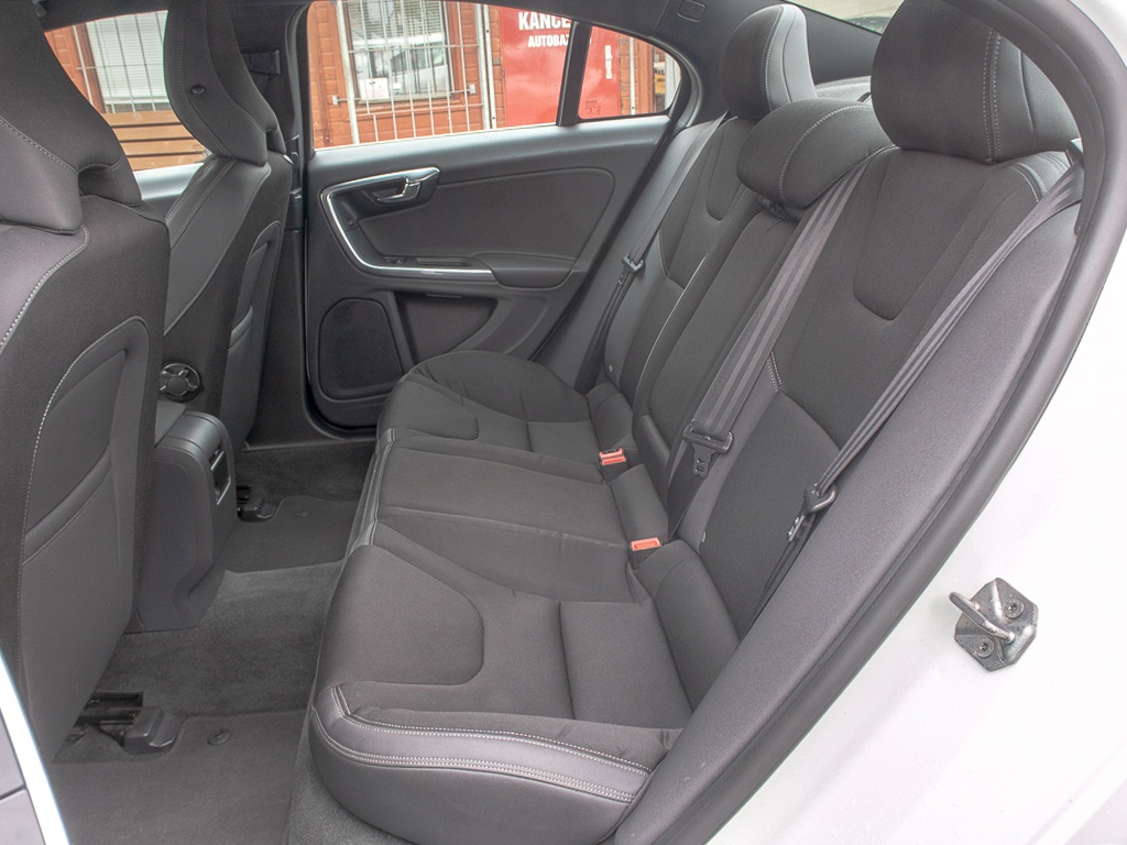 Volvo S60 ČR 2.4D5 169KW POLESTAR - 12