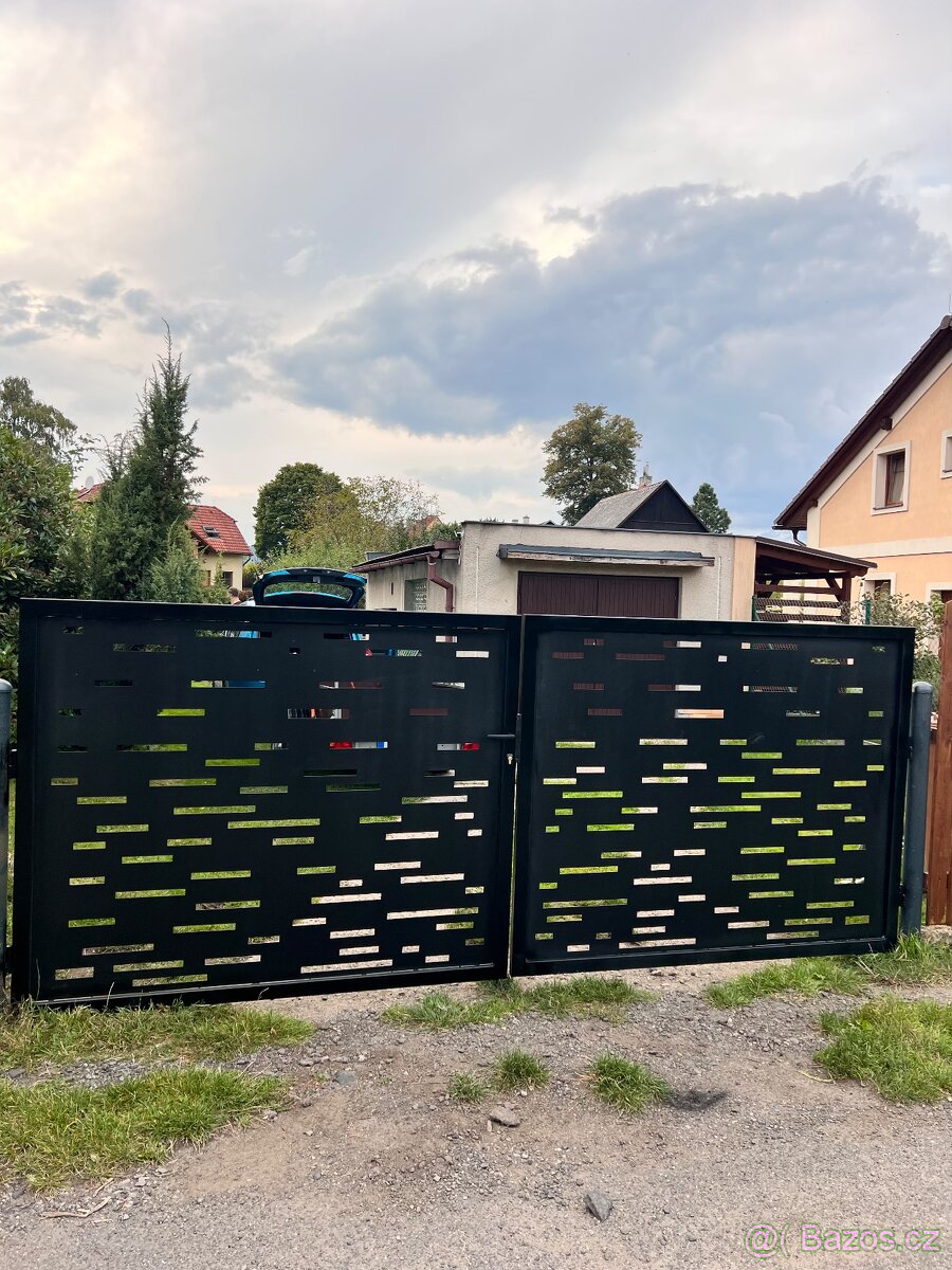 Zakázková kovovýroba–schodiště, brány, ploty sklepní kóje - 12