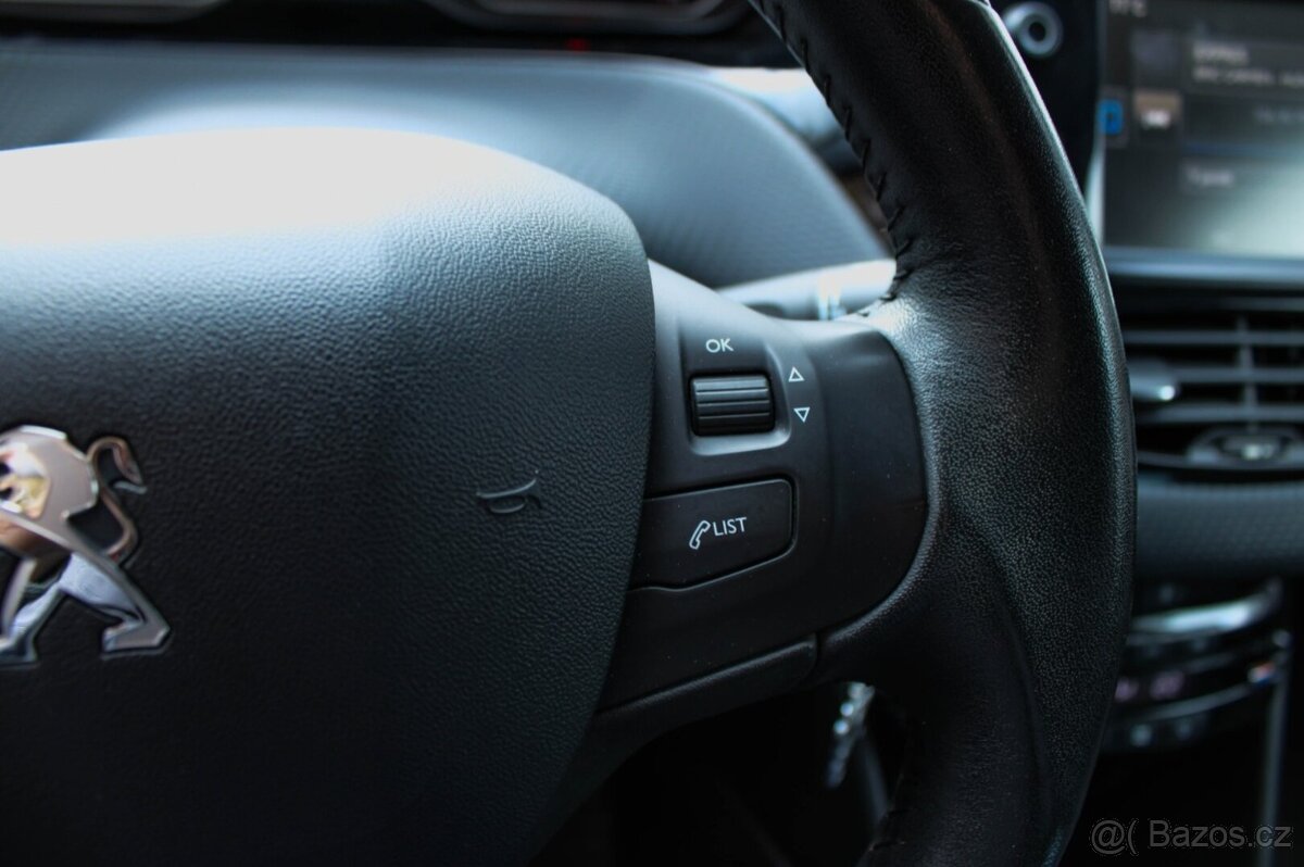 Peugeot 2008 1.2 PureTech Style - 12