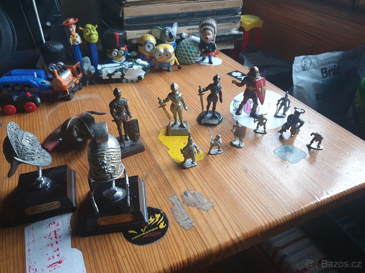 Vláčky vojáčci, figurky... - 12